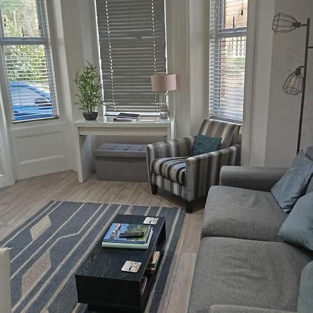 Stylish Apartment In Victorian Conversion Free Parking & Private Patio Close To Beach Town Centre & Bic Bournemouth Exterior photo