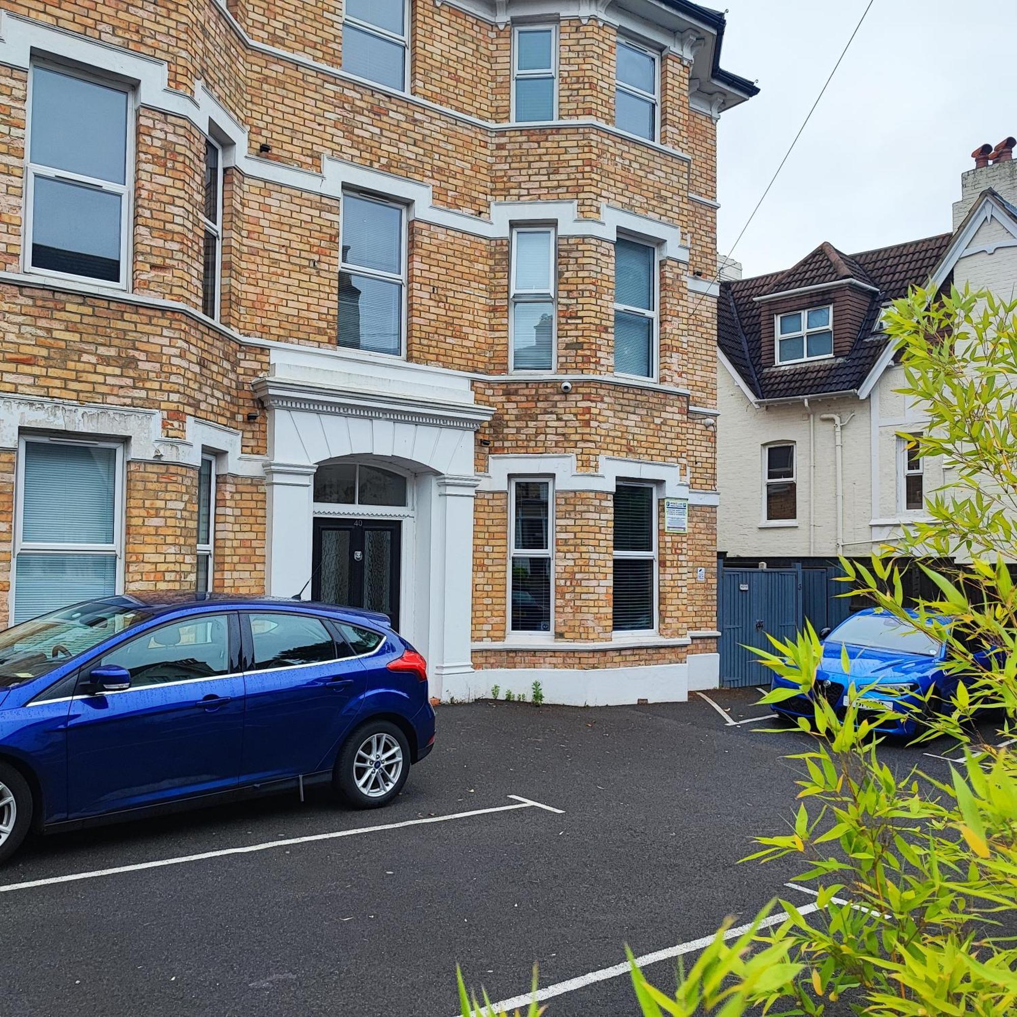 Stylish Apartment In Victorian Conversion Free Parking & Private Patio Close To Beach Town Centre & Bic Bournemouth Exterior photo