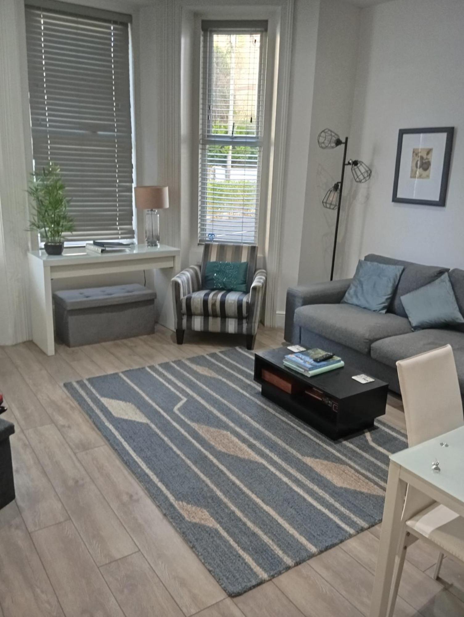 Stylish Apartment In Victorian Conversion Free Parking & Private Patio Close To Beach Town Centre & Bic Bournemouth Exterior photo